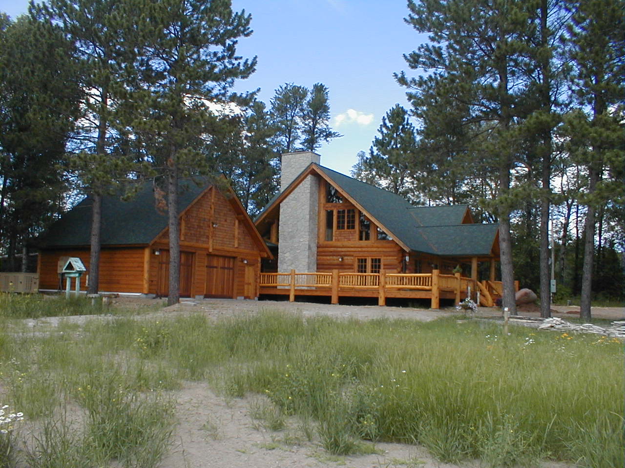[Exterior+from+garage+angle.JPG]