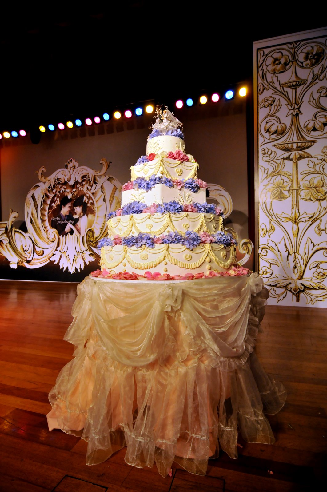 [cake+table.JPG]