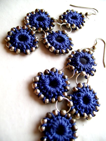 Crochet earrings with a zipper-like feel