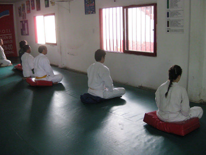 Practica de ZAZEN en el 4º Encuentro
