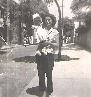 Haydée no colo da mamãe