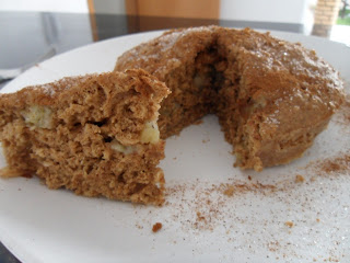 BOLO DE MAÇA E CANELA EM 10 MINUTOS 7