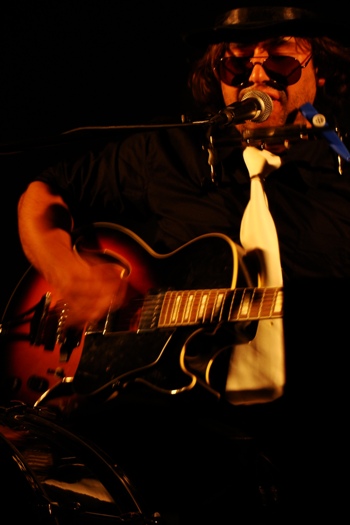 [ONE+MAN+HAND+-+NOITES+RITUAL+2009.jpg]