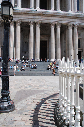 [stpauls_nextto.jpg]