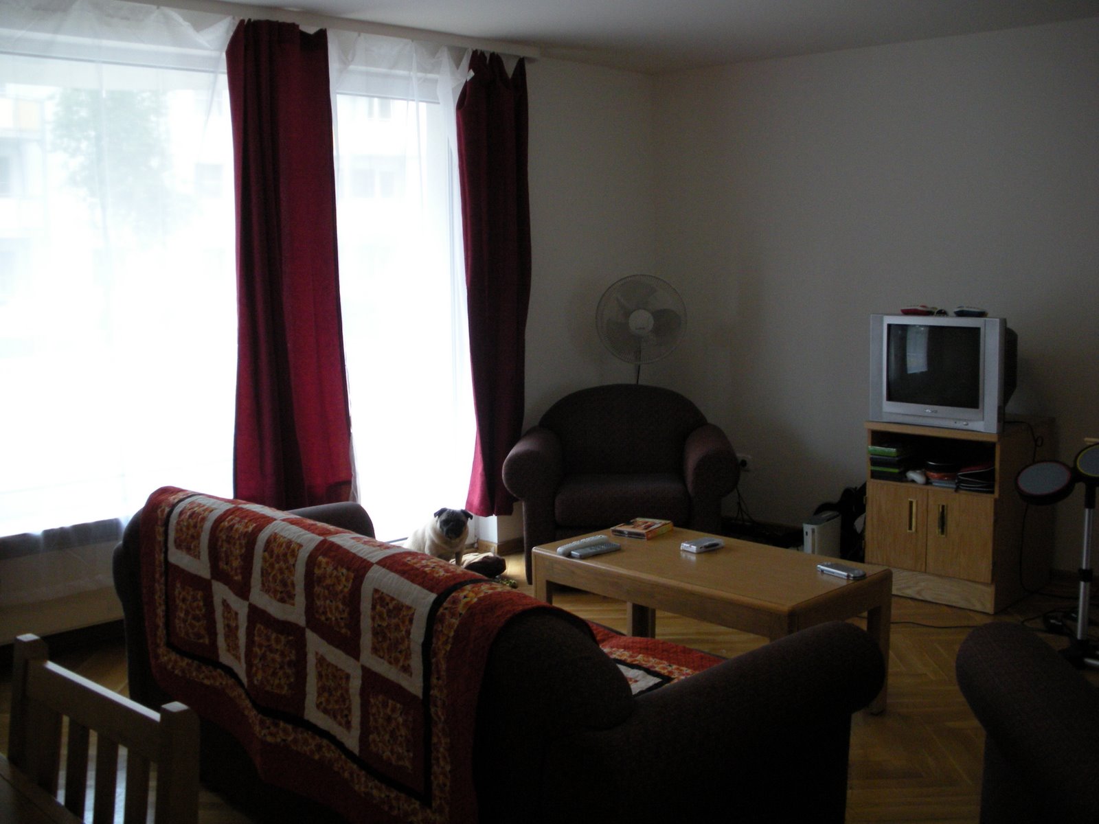 [Before+-+Living+Room+2.JPG]