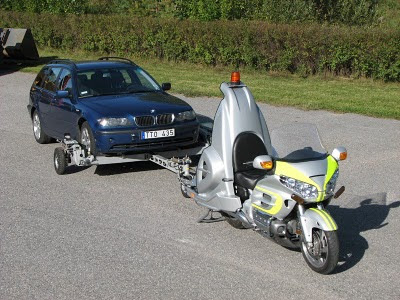 Goldwing+Girls umbrella girl: Honda Goldwing Super-bike that tows a car