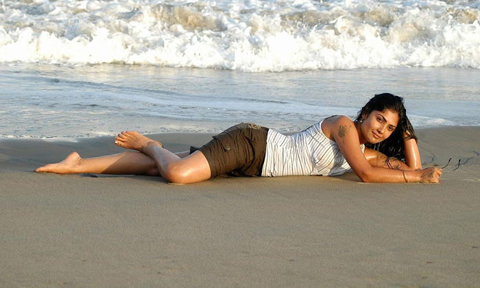 kamalini mukerjee beach from police police actress pics