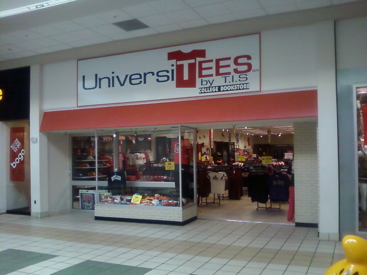 in the Muncie Mall had buy