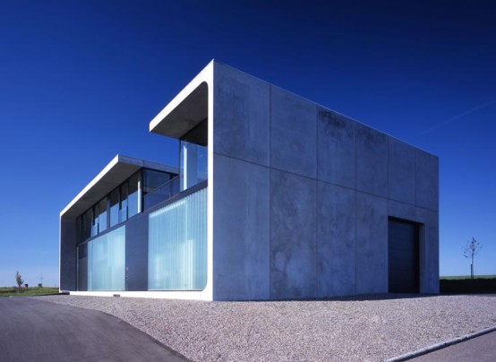 [bunker-house-made-of-prefab-concrete-blocks-1-554x404.jpg]