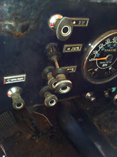 1983 CJ7 Rebuild: Removing the Dash