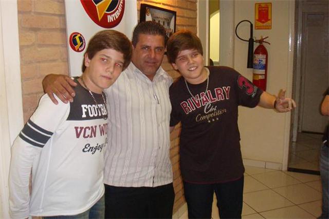 Valdir da Viola, com a Dupla Breno e Caio César na Rádio Interativa FM. No dia 30 de Abril de 2010.