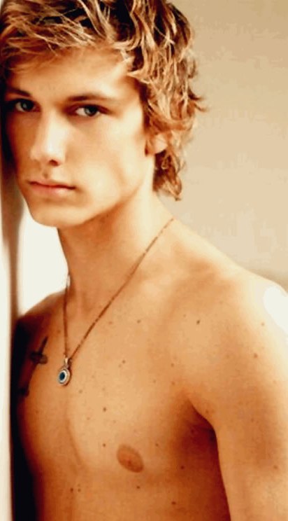 Alex Pettyfer - a very gorgeous actor