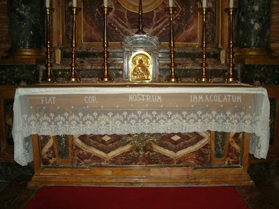 roman catholic altar