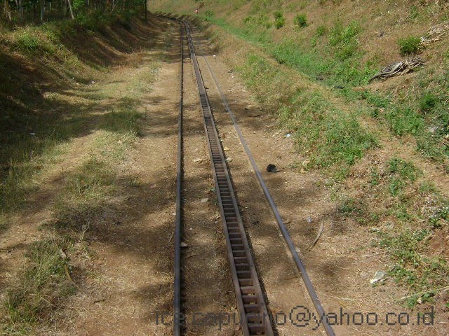 [rail3.JPG]