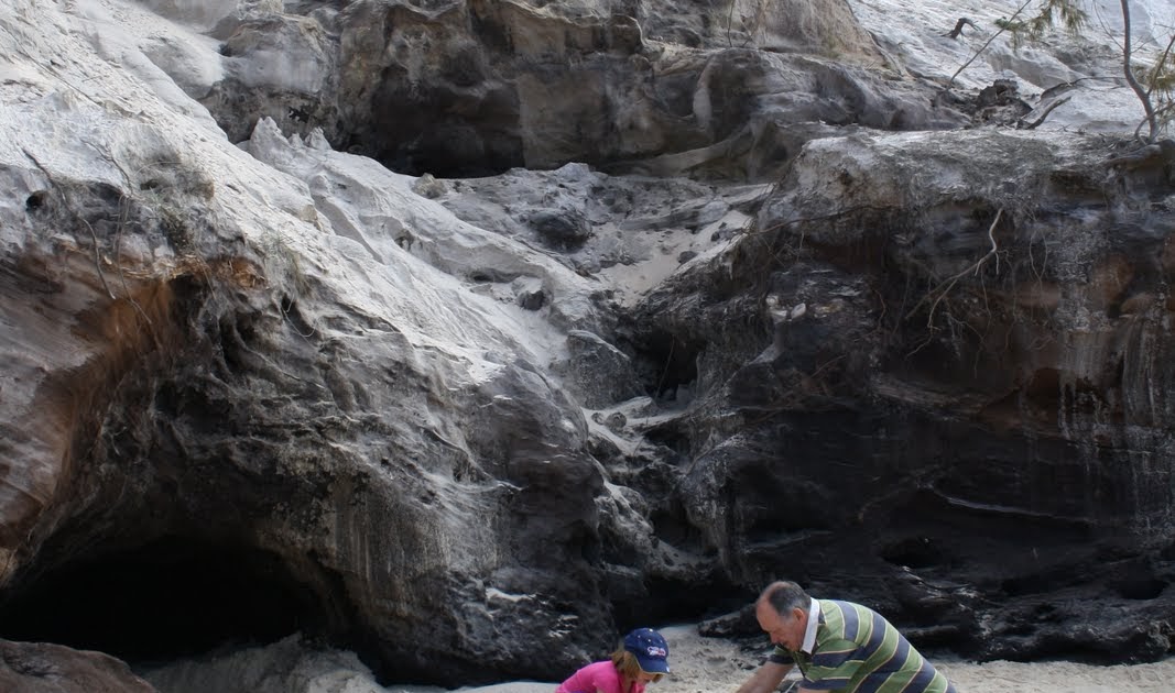 Rainbow Beach holiday house Discovering a camp fire