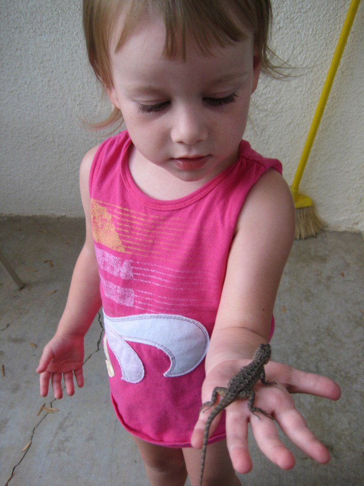 [ShannonwLizard.JPG]