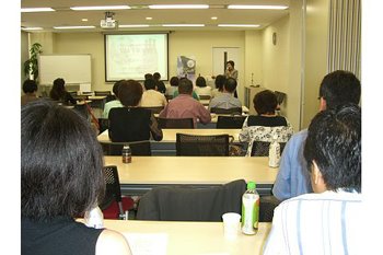 2。Dr.Kawamura出席在东京的研讨会。。。