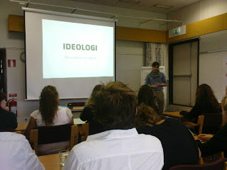 Fria Skolor Ger Fria Elever Daniel Intar Scenen