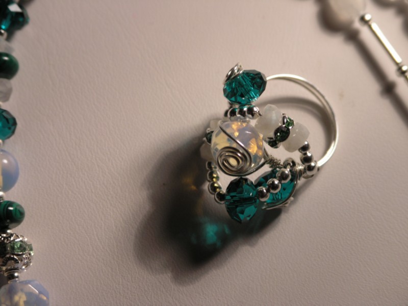 [Inel+Emerald+Splendor+sarma+argintata+cristale+opalit+piatra+lunii+4+modified.jpg]