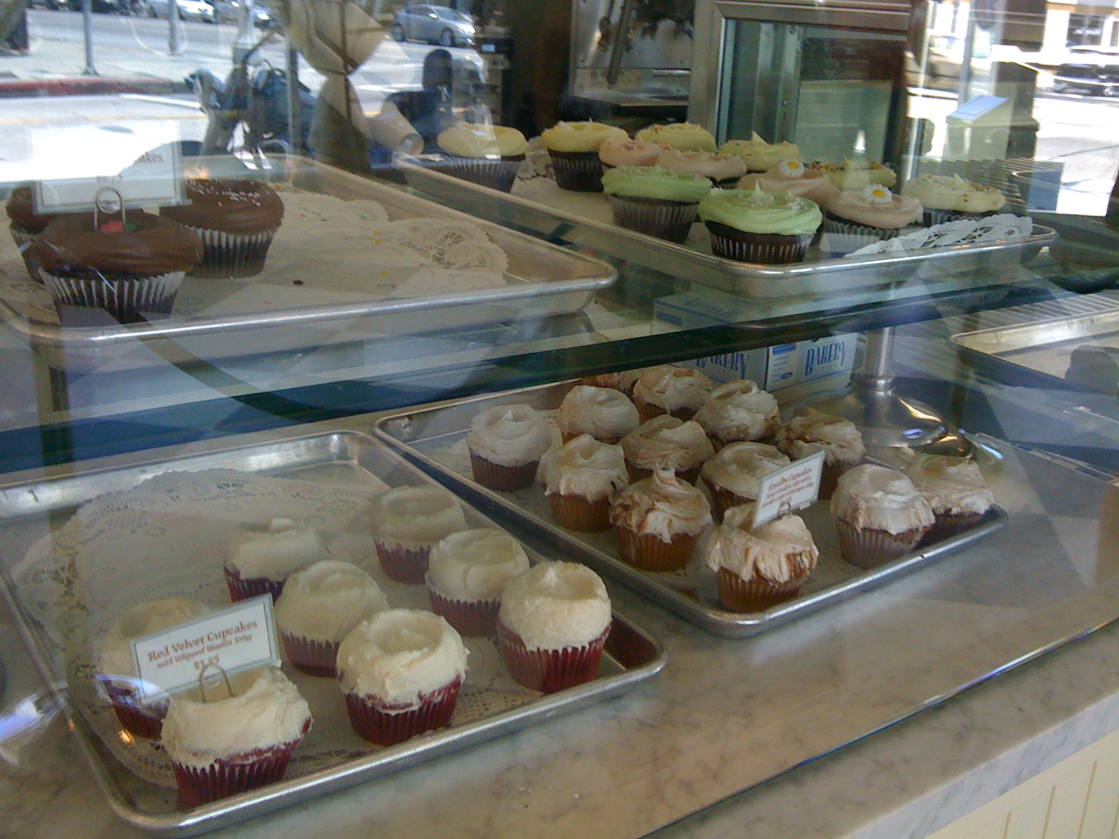 Join The Gossip L.A. Magnolia Bakery