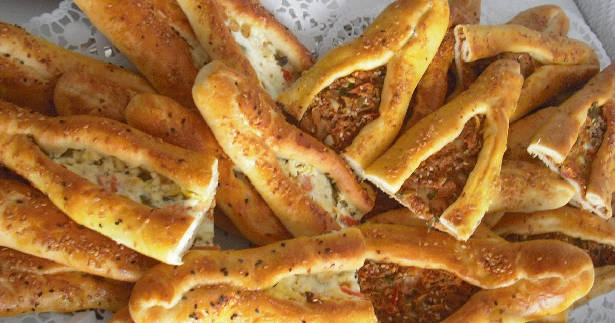 . PeynirliKıymalı Pideler