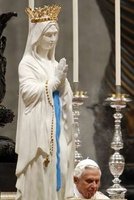 Nuestra Madre Maria Santisima nos cobija y protege en nuestro trabajo diario