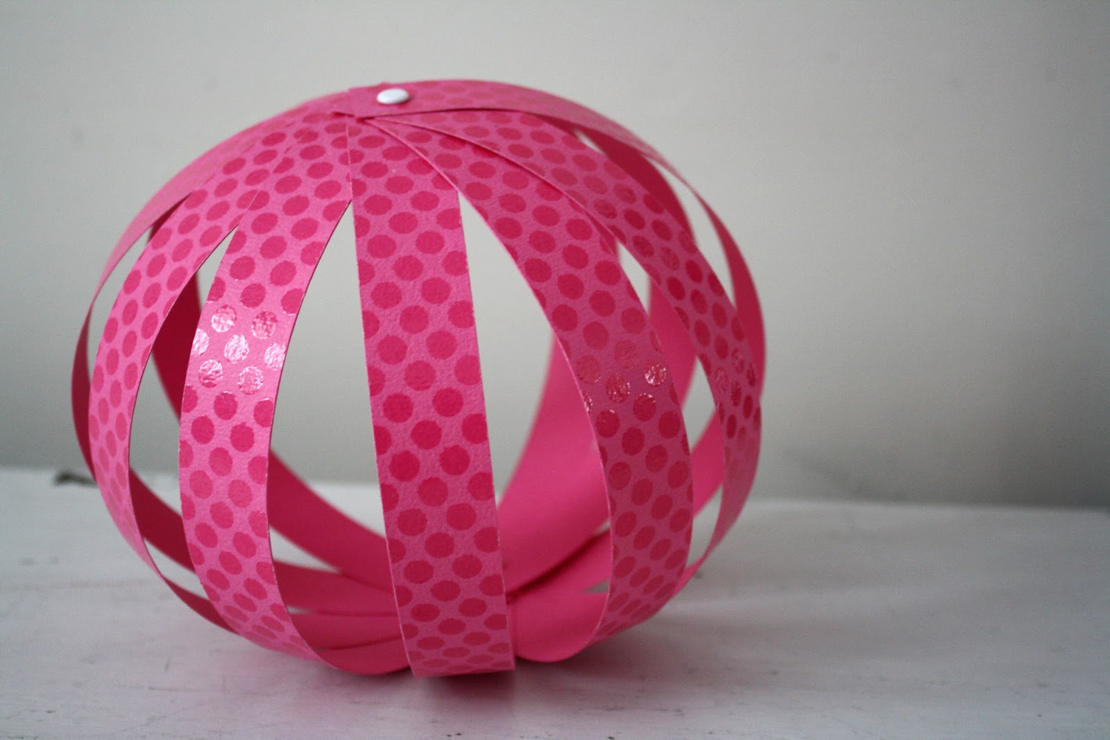 http://2.bp.blogspot.com/_cqiudyMXGww/TUM9wA0rS6I/AAAAAAAACQw/MLhCeDnQoAs/s1600/Party+Paper+Sphere.jpg
