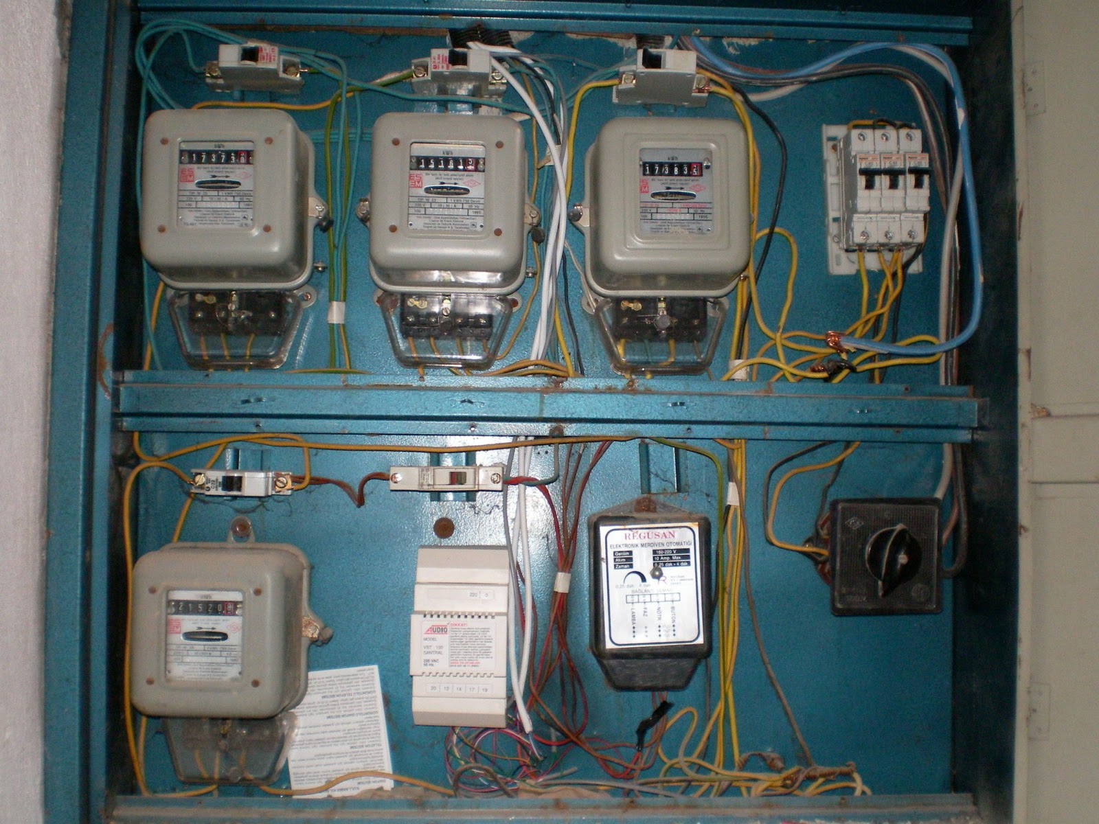 Kişisel Blog: Kaçak Elektrik/Su Kullanımı