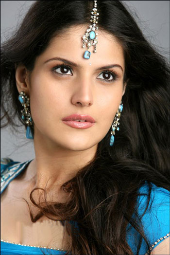 hot wallpapers of zarine khan hot wallpapers of zarine khan