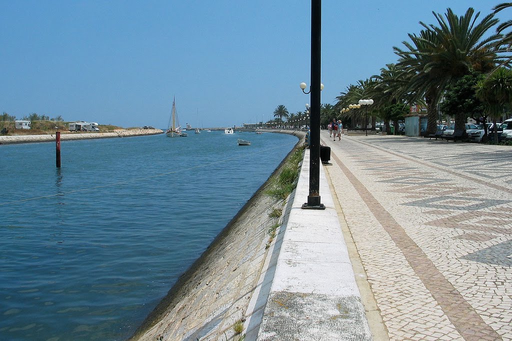 [109946897_2d8d4ad623_b.jpg]