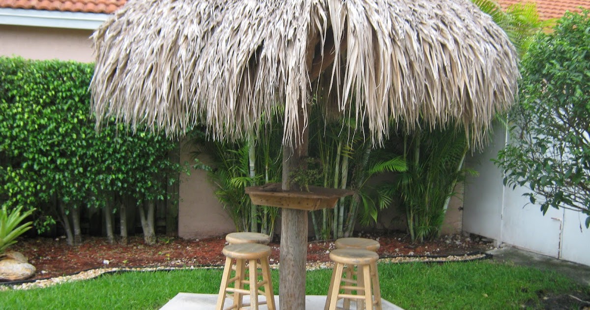 FERNANDEZ CABINET: PATIOS: MESA PARA SOMBRILLA Y BUTACAS