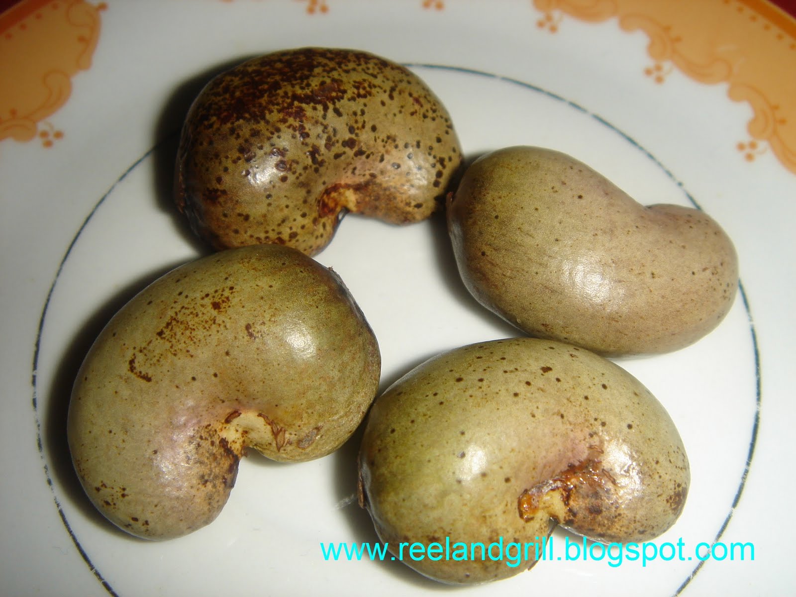 Reel and Grill Kasoy Cashew Juice and Nuts