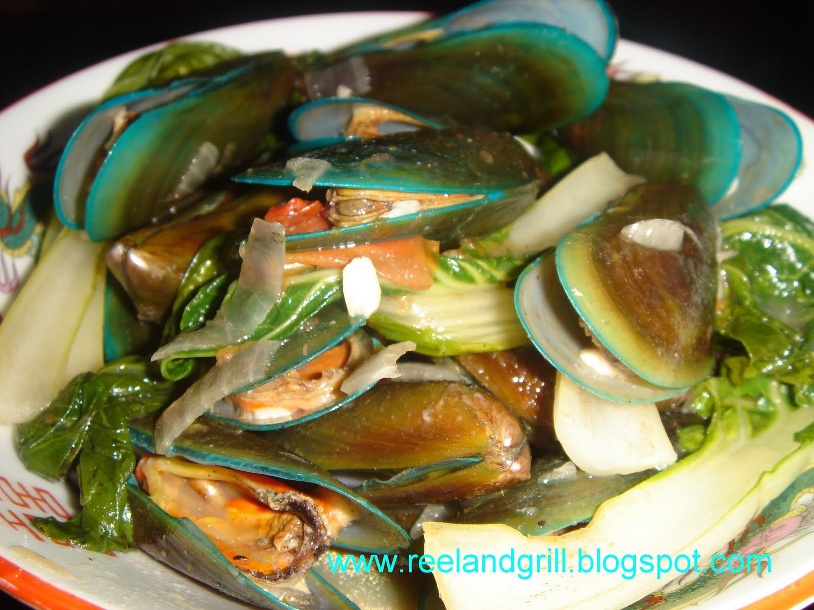 Reel and Grill Ginisang Tahong (Sauteed Asian Green Mussels)