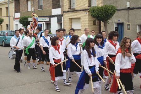 LOS DANZANTES DE HIJAR NO SE QUEDARON ATRAS, YA QUE EL LISTON ESTABA MUY ALTO