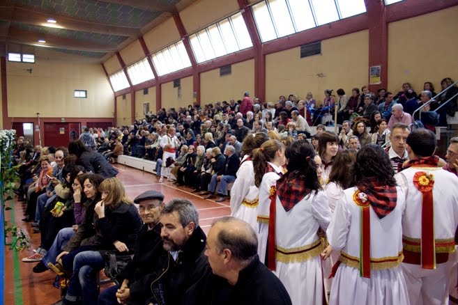 Aunque la tarde estaba bajo un tremendo aguacero así estaba el pabellon de público