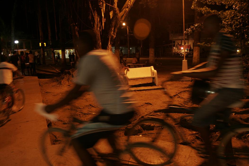 [bicis+de+noche.JPG]