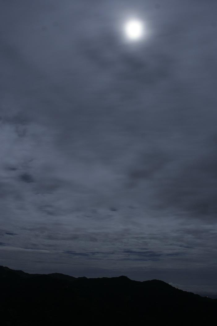 [luna+en+monteverde.JPG]
