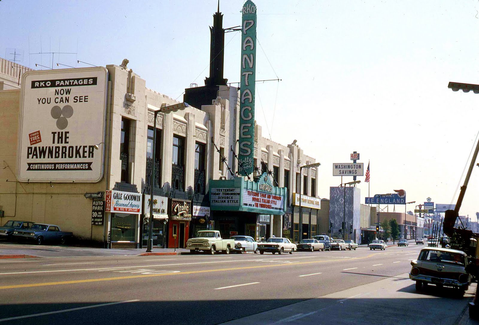 [Immagine: Pantages+Theater+Hollywood+Blvd+1965+Hol...fornia.jpg]