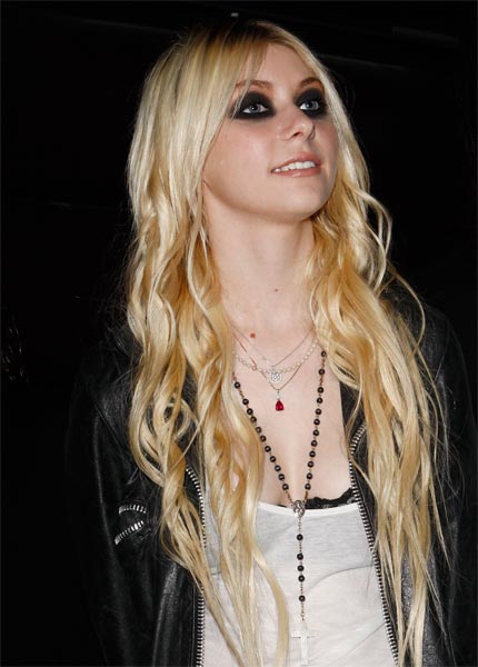 taylor momsen rosary