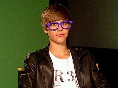 justin ieber purple glasses. bieber purple hoodie. justin ieber purple glasses.