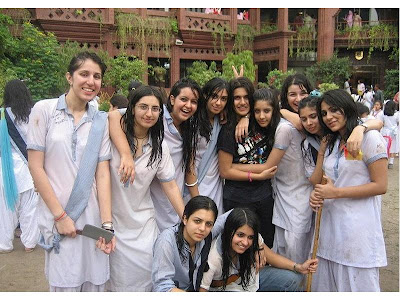 School Girl on Girls  Lahore Girls  Karachi Girls    Cute Pakistani College Girls