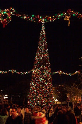 Comment améliorer la prochaine saison de Noël? - Page 4 Disneyland+Dec+20084
