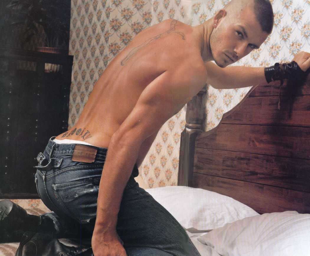 http://2.bp.blogspot.com/_dRwDJbOL9k4/SwzOoHhf50I/AAAAAAAACHM/qObbgXm3hWE/s1600/David-Beckham-Photos-009.jpg