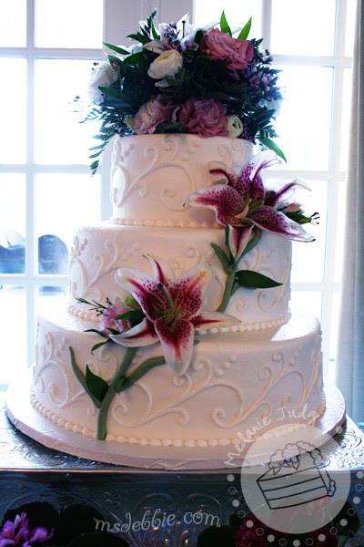 Tiger Lily Wedding Cake with Buttercream Swirls Tiger Lily Wedding Cake with Buttercream Swirls