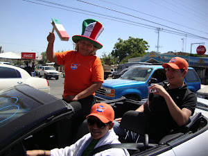 FESTEJANDO EL TRIUNFO DE MEXICO 2-0