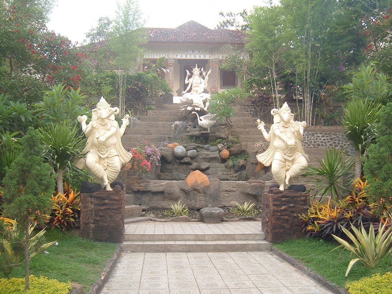 SMA Parisada Amlapura