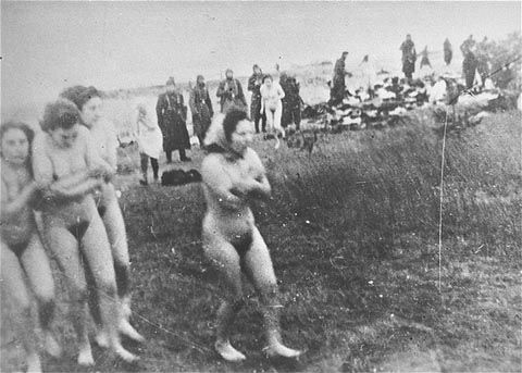 [A+group+of+naked+Jewish+women+and+girls+walk+to+the+execution+site+on+the+beach+near+Liepaja.jpg]