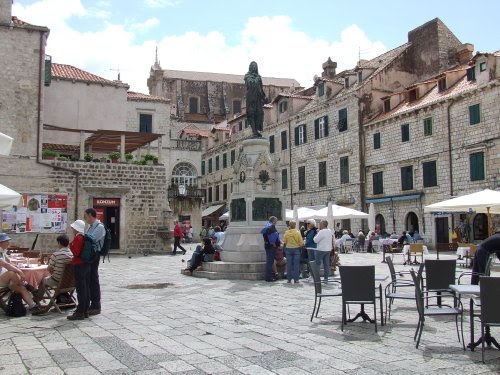 [dubrovnik-square.jpg]