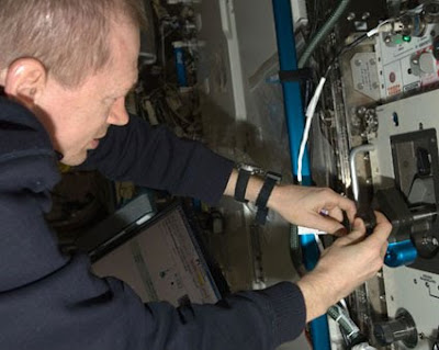 ISS021-E-010363 -- Commander Frank De Winne ISS021-E-010363 -- Commander Frank De Winne
