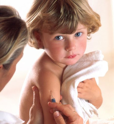 vaccine injecting child